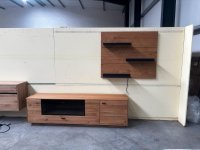 2-tlg. Wohnwand Asteiche teilmassiv mit LED - Bild 6