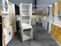 Hochschrank in Holzoptik – Badmöbel weiß matt - Bild 2