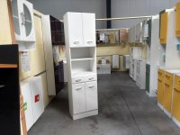 Hochschrank in Holzoptik – Badmöbel weiß matt - Bild 4