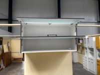 Hängeschrank 110 cm mit Milchglas-Klappen - Bild 2