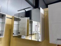 Badspiegelschrank 80 cm mit LED-Lampe & Steckdose - Bild 1