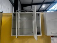 Badspiegelschrank 80 cm mit LED-Lampe & Steckdose - Bild 2