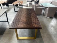 Massivholztisch Mangoholz 180x90 cm Fischgrät Goldgestell - Bild 4