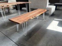 Massive Akazien-Sitzbank 160 cm mit Baumkante & Haarnadelgestell - Bild 2