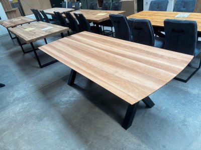 Esstisch Eiche massiv 220x100 cm mit Schweizer Kante
