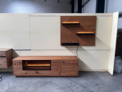 2-tlg. Wohnwand Asteiche teilmassiv mit LED