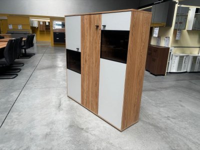 Teilmassives Highboard weiß lackiert – 138 cm