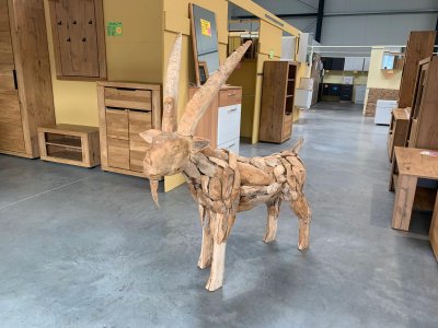 Teakholz-Skulptur Ziegenbock – Handarbeit