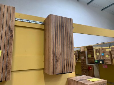 Bad-Hängeschrank mit Softclose in Wotaneiche