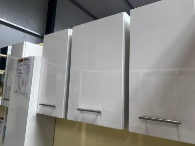 Bad-Hängeschrank Weiß Hochglanz 40x64 cm