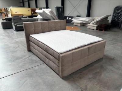 Boxspringbett 180x200 mit Bettkästen und Topper