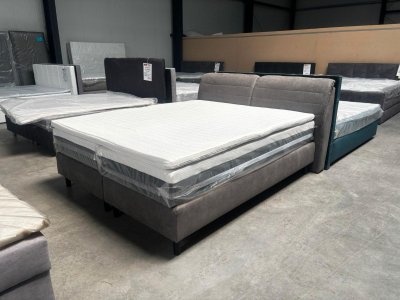 Boxspringbett 200x220 cm mit Topper