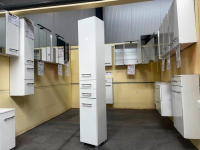 Bad-Hochschrank Weiß Hochglanz 30x185 cm NEU